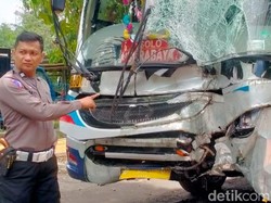 Kecelakaan Pemotor Vs Bus di Klaten, 1 Traffic Light Ambruk