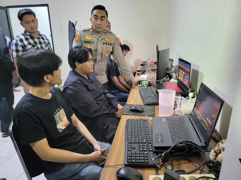 Polisi Gerebek Ruko Tempat Judi Online di Cengkareng Jakbar