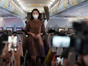 Jangan Baper Kalau Disapa Pramugari di Penerbangan, Ini Alasannya