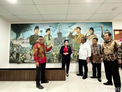 Sekjen PDIP Sindir Biru Lepas dari Jokowi Gegara Punya Capres Sendiri