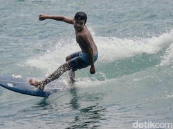 Serunya Camping dan Surfing di Pantai Menganti Kebumen