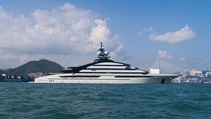 Potret Superyacht Mewah Rusia yang Diburu Barat, Berlabuh di Hong Kong