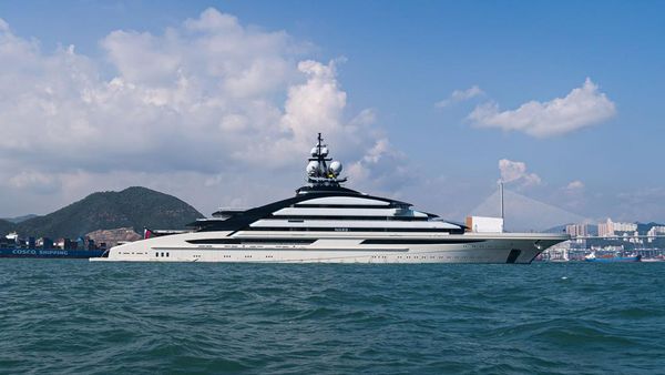 Potret Superyacht Mewah Rusia yang Diburu Barat, Berlabuh di Hong Kong
