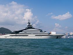Potret Superyacht Mewah Rusia yang Diburu Barat, Berlabuh di Hong Kong
