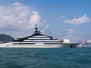 Potret Superyacht Mewah Rusia yang Diburu Barat, Berlabuh di Hong Kong Potret Superyacht Mewah Rusia yang Diburu Barat, Berlabuh di Hong Kong