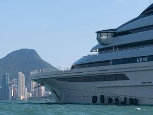 Superyacht Mewah Miliarder Rusia Muncul Secara Misterius di Hong Kong Superyacht Mewah Miliarder Rusia Muncul Secara Misterius di Hong Kong