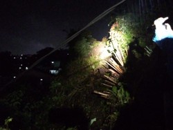 Longsor Timpa Rumah di Bogor, 2 Orang Tertimbun Berhasil Diselamatkan