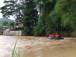 Pencarian Remaja Pacitan Hanyut di Sungai Dilanjutkan Pagi Ini