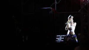 Keseruan Agnez Mo di Atas Panggung Synchronize Fest 2022