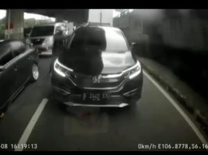 Viral! Jambret HP Incar Pengendara Mobil di Tangah Macet Jalanan Jakpus