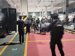 Polda Sumut Tangkap 15 Orang Diduga Terlibat Judi Online Milik Apin BK Polda Sumut Tangkap 15 Orang Diduga Terlibat Judi Online Milik Apin BK