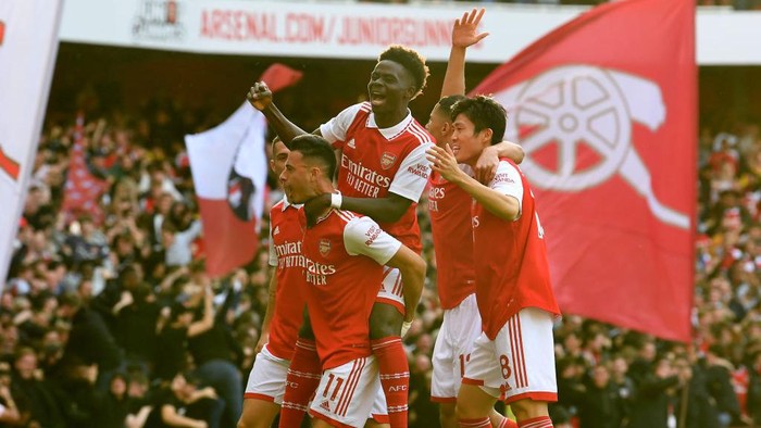 LONDON, ENGLAND - OCTOBER 09: Gabriel Martinelli celebrates scoring Arsenals 1st goal with Bukayo Saka during the Premier League match between Arsenal FC and Liverpool FC at Emirates Stadium on October 09, 2022 in London, England. (Photo by David Price/Arsenal FC via Getty Images)