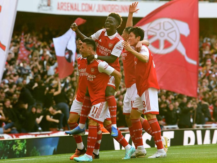 LONDON, ENGLAND - OCTOBER 09: Gabriel Martinelli celebrates scoring Arsenal's 1st goal with Bukayo Saka during the Premier League match between Arsenal FC and Liverpool FC at Emirates Stadium on October 09, 2022 in London, England. (Photo by David Price/Arsenal FC via Getty Images)