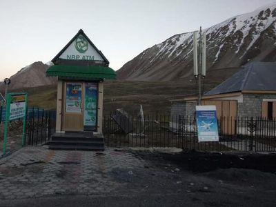 Foto: ATM Tertinggi di Dunia, Beku Nggak Ya Duitnya?