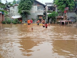 Banjir Rendam Permukiman RW 07 Bidara Cina Jaktim, Warga: Sejak Pagi