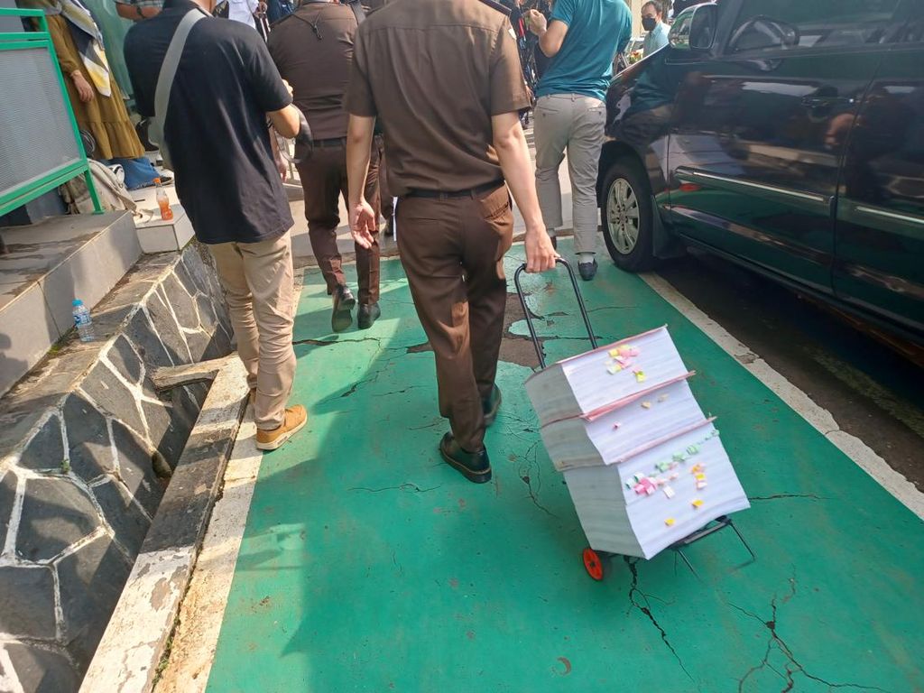 Bertumpuk-tumpuk Berkas Perkara Ferdy Sambo cs Dilimpahkan ke PN Jaksel