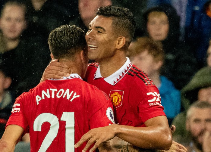 LIVERPOOL, ENGLAND - OCTOBER 09: Antony of Manchester United celebrates scoring their first goal during the Premier League match between Everton FC and Manchester United at Goodison Park on October 09, 2022 in Liverpool, England. (Photo by Ash Donelon/Manchester United via Getty Images)