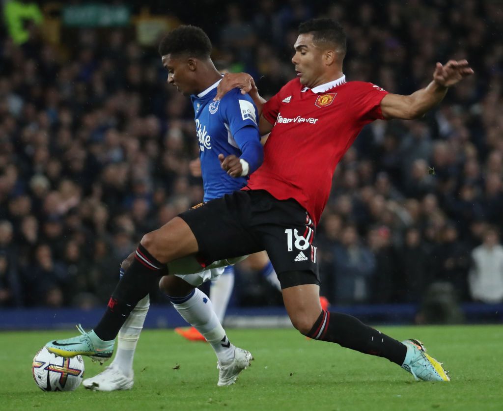 LIVERPOOL, ENGLAND - OCTOBER 09: Antony of Manchester United celebrates scoring their first goal during the Premier League match between Everton FC and Manchester United at Goodison Park on October 09, 2022 in Liverpool, England. (Photo by Ash Donelon/Manchester United via Getty Images)