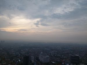 Prakiraan Cuaca Hari Ini Makassar 31 Oktober, Pagi hingga Malam Berawan