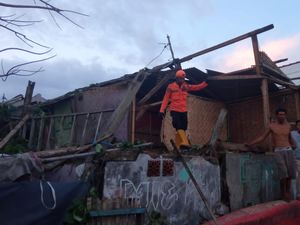 Rumah-Warga Terdampak Puting Beliung di Lombok Timur Bertambah Rumah-Warga Terdampak Puting Beliung di Lombok Timur Bertambah