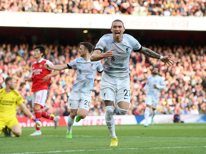 LONDON, ENGLAND - OCTOBER 09: Darwin Nunez of Liverpool celebrates after scoring their team's first goal during the Premier League match between Arsenal FC and Liverpool FC at Emirates Stadium on October 09, 2022 in London, England. (Photo by Shaun Botterill/Getty Images)