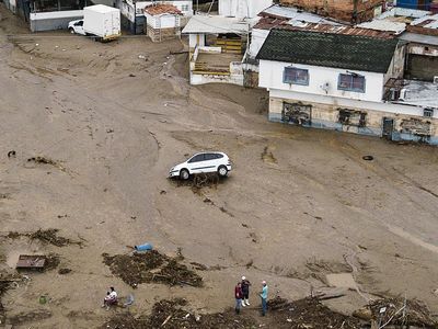 Deretan Mobil yang Jadi Korban Longsor di Venezuela
