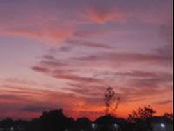 Detik-detik Mentari berpamitan dengan sang rembulan