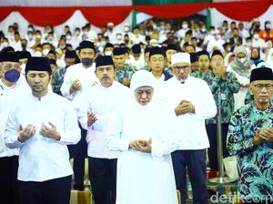 Khofifah Selipkan Doa untuk Korban Tragedi Kanjuruhan Saat Maulid Nabi