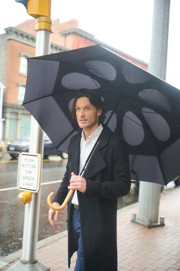 Doorman umbrella mempunyai ukuran kanopi selebar 62 inchi atau lebih