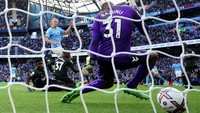 Haaland juga bikin gol. Dengan baru main sembilan kali di Premier League, Haaland kini menjadi pemain tercepat yang bisa bikin 15 gol di ajang itu. Ia memecahkan rekor Andy Cole (15 gol dalam 15 laga). Foto: PA Images via Getty Images/Martin Rickett - PA Images