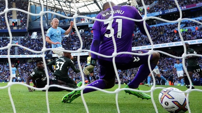 Erling Haaland Vs Soton Manchester City's Erling Haaland scores their side's fourth goal of the game during the Premier League match at Etihad Stadium, Manchester. Picture date: Saturday October 8, 2022. (Photo by Martin Rickett/PA Images via Getty Images)