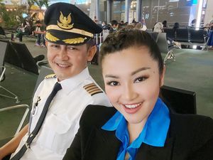 Fitri Carlina LDR dengan Suami di Oman, Berusaha Tegar tapi Air Mata Netes Juga Fitri Carlina LDR dengan Suami di Oman, Berusaha Tegar tapi Air Mata Netes Juga