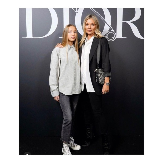Foto: instagram.com/katemossagency Lila Moss dan Kate Moss di show Dior/