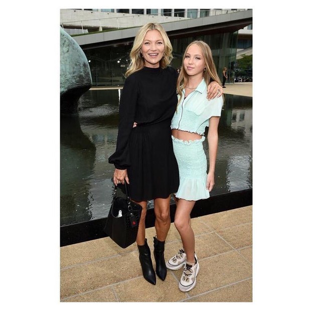 Foto: instagram.com/katemossagency Kate Moss dan Lila Moss di show Longchamp/