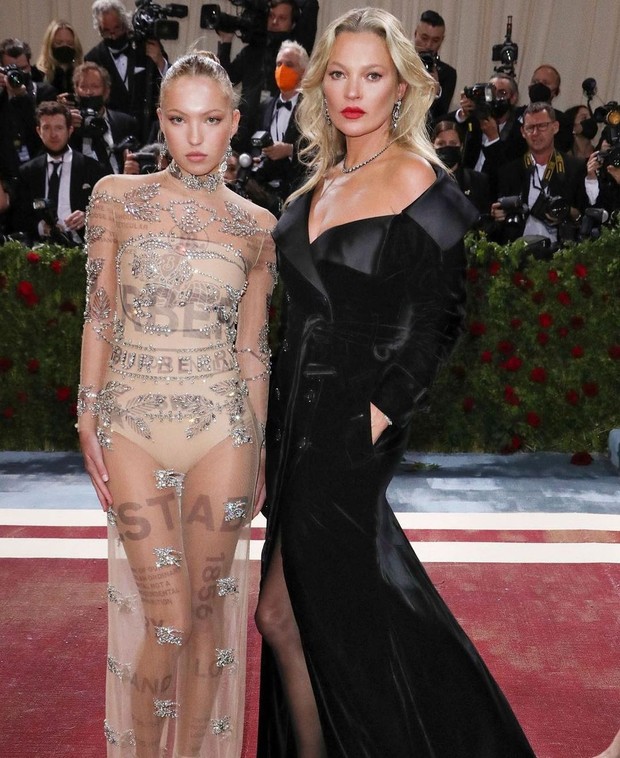 Foto: instagram.com/katemossagency Kate Moss dan Lila Moss di Met Gala 2022/