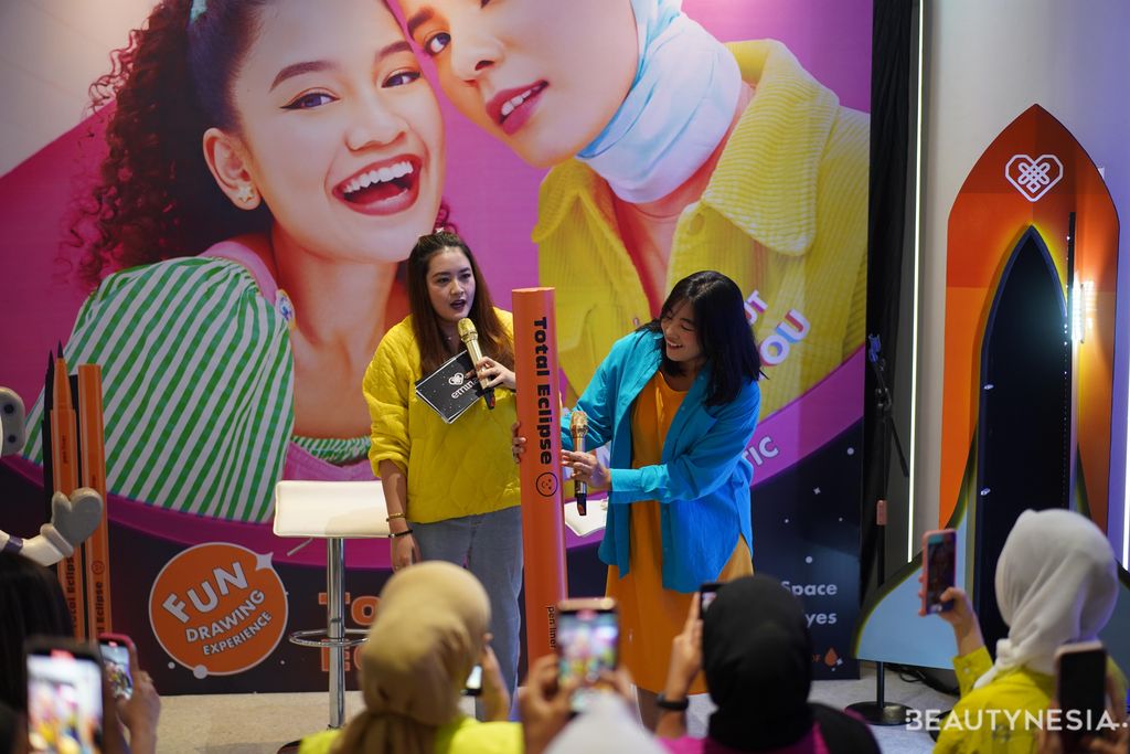 Galaxy Beauty Mission on Board with Emina Total Eclipse Pen Liner