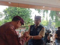 Sambangi Pura Aditya Jaya di Jaktim, Anies: Ini Senin Terakhir Saya Bertugas