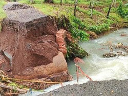 Jembatan di Banyuwangi Putus karena Tak Mampu Menahan Debit Air Sungai