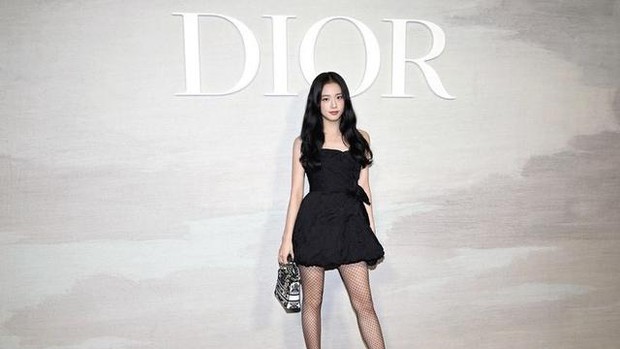 Gaya Rose dan Jiso BLACKPINK di Paris Fashion Week