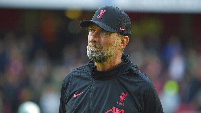 Liverpools manager Jurgen Klopp stands prior to the start of the English Premier League soccer match between Arsenal and Liverpool at Emirates Stadium in London, Sunday, Oct. 9, 2022. (AP Photo/Rui Vieira)