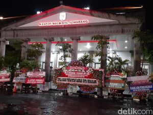 Hendi Jadi Kepala LKPP, Karangan Bunga Terus Berdatangan hingga Malam Ini Hendi Jadi Kepala LKPP, Karangan Bunga Terus Berdatangan hingga Malam Ini