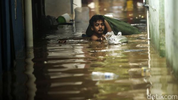 Begini Perjuangan Menangkal Banjir di Jakarta