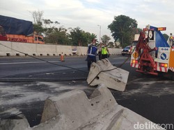 Kecelakaan Bus Pariwisata Tabrak Tiang Flyover Sempat Tutup Akses Tol Porong