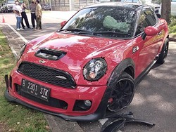 Sederet Fakta 2 Pelajar Kendarai Mini Cooper Vs CR-V Kecelakaan di Citraland