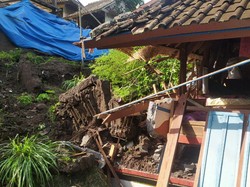 Rumah Warga Tabanan Tertimbun Longsor, Penghuni Ngungsi
