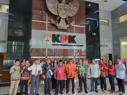 Istri dan Anak Lukas Enembe Serahkan Surat Tolak Jadi Saksi ke KPK