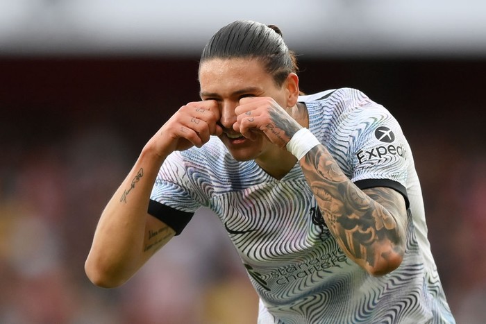 Liverpool LONDON, ENGLAND - OCTOBER 09: Roberto Firmino of Liverpool looks dejected after Bukayo Saka of Arsenal (not pictured) scored their sides third goal during the Premier League match between Arsenal FC and Liverpool FC at Emirates Stadium on October 09, 2022 in London, England. (Photo by Justin Setterfield/Getty Images)