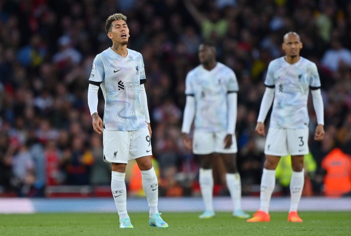 Liverpool LONDON, ENGLAND - OCTOBER 09: Roberto Firmino of Liverpool looks dejected after Bukayo Saka of Arsenal (not pictured) scored their sides third goal during the Premier League match between Arsenal FC and Liverpool FC at Emirates Stadium on October 09, 2022 in London, England. (Photo by Justin Setterfield/Getty Images)