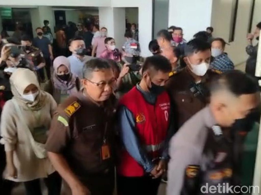 Ada yang Beda dari Mas Bechi Saat Sidang Tuntutan, Apa Itu? Ada yang Beda dari Mas Bechi Saat Sidang Tuntutan, Apa Itu?