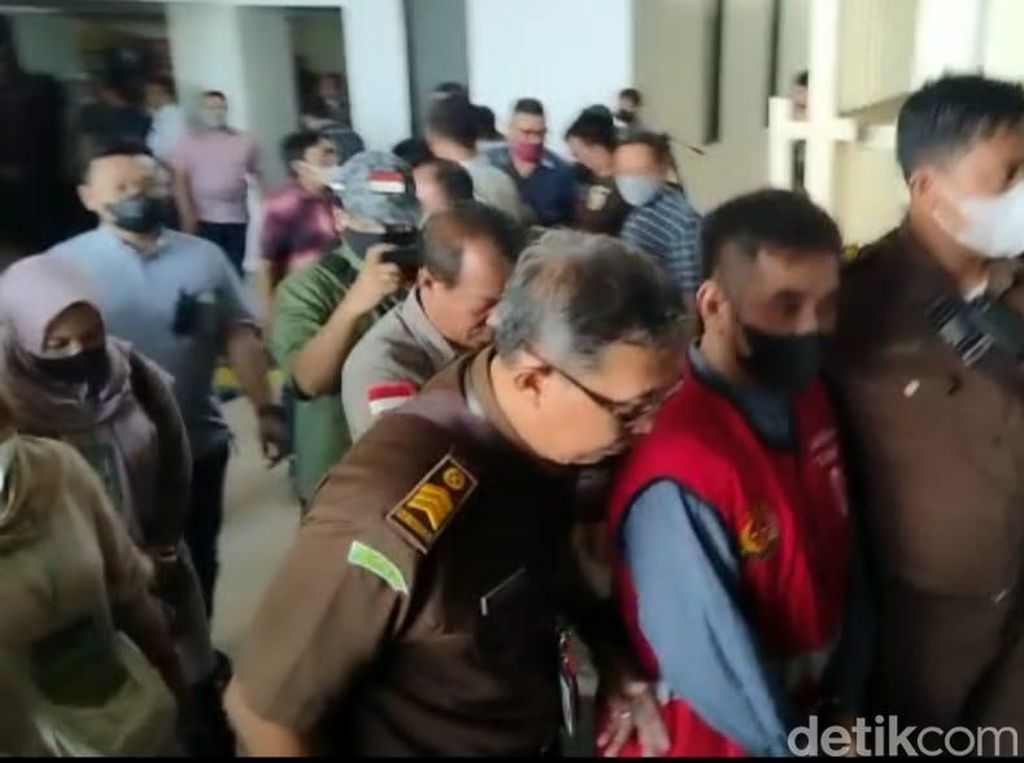 Mas Bechi Pemerkosa Santri Dituntut 16 Tahun, Ini Pasal yang Menjeratnya Mas Bechi Pemerkosa Santri Dituntut 16 Tahun, Ini Pasal yang Menjeratnya